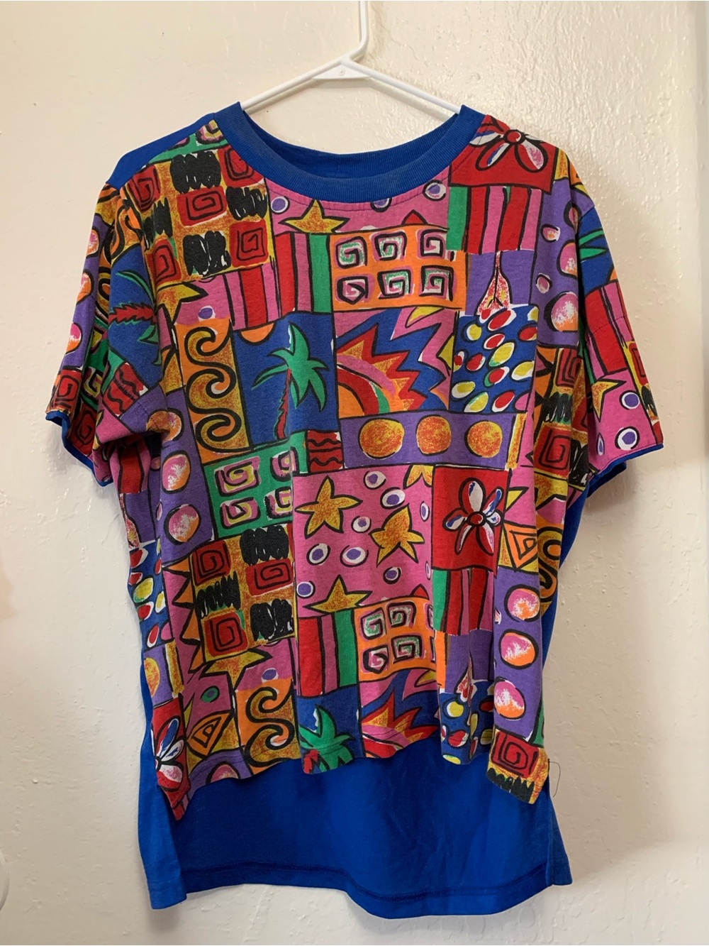 Vintage Deadstock Multicolor Funky Blue, Rainbow, Graphic T Size L -Traffic Jam